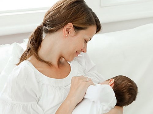 Trẻ sinh non có chỉ số IQ cao hơn nếu được bú sữa mẹ